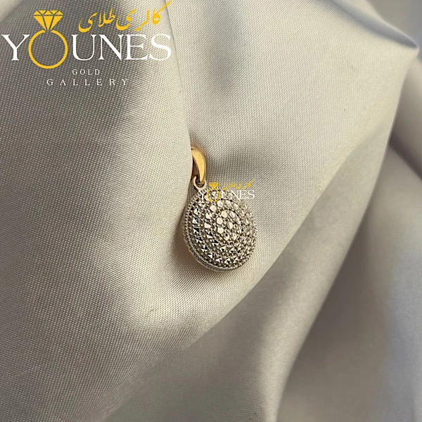 تصویر دوم آویز طلا دایره تراش دار سفید